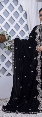 Zeenat – velvet shawl
